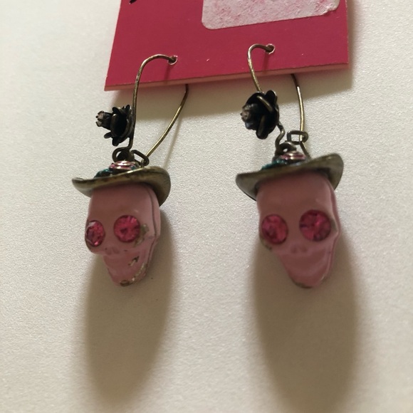 NWT Vintage Deadstock Betsey Johnson Pink Skull Earrings with Hat Accents